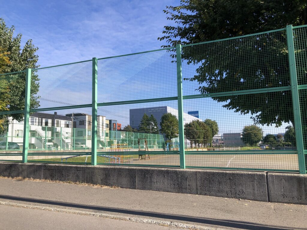 駅から少し歩くとCAの建物が見えてきます